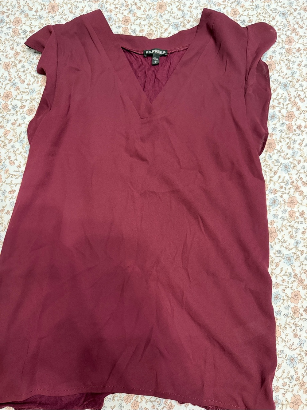 Express Sleeveless V-Neck Top in Wine